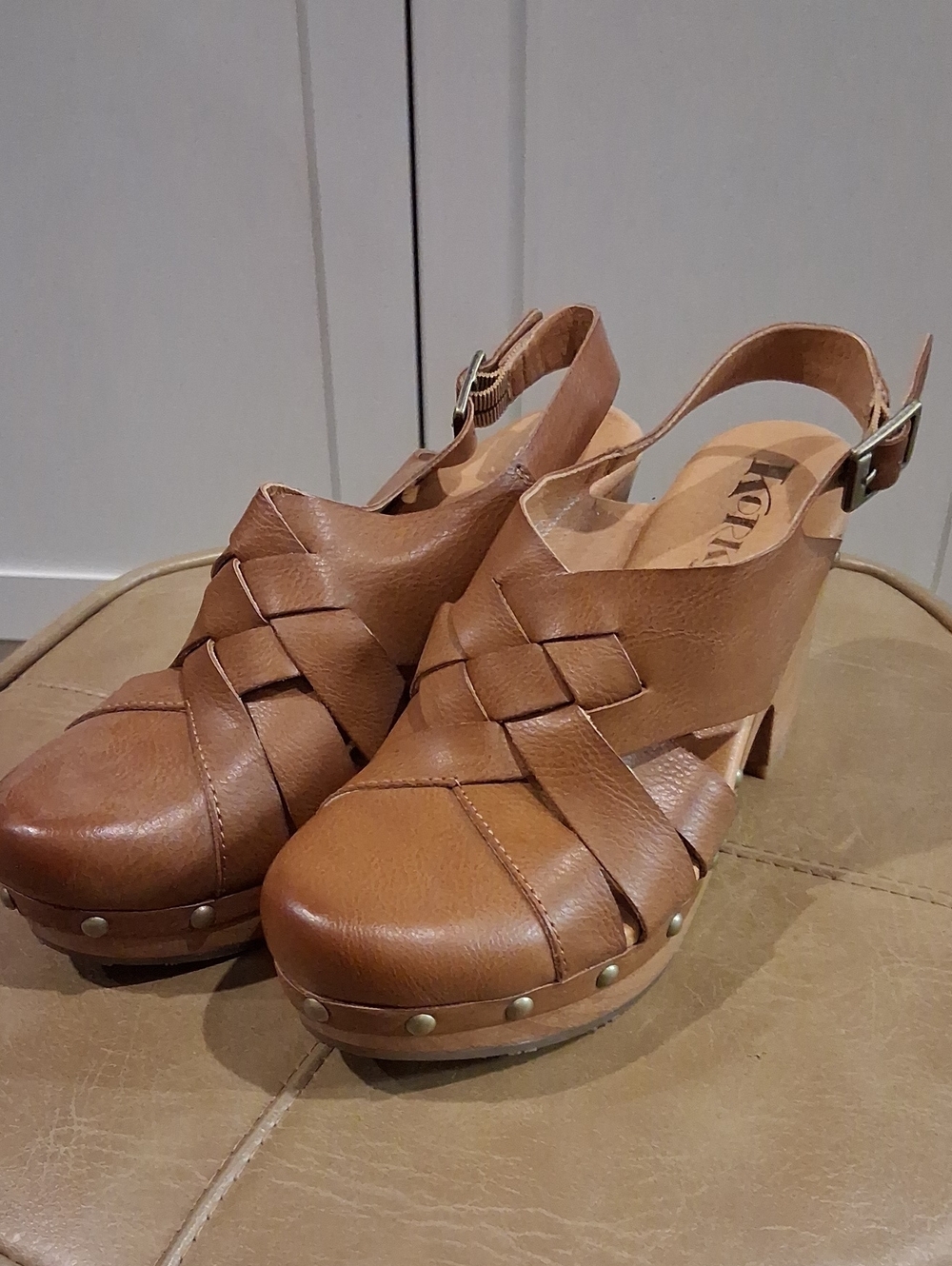Korks Cognac Leather Woven Peep-Toe Slingback Clogs
